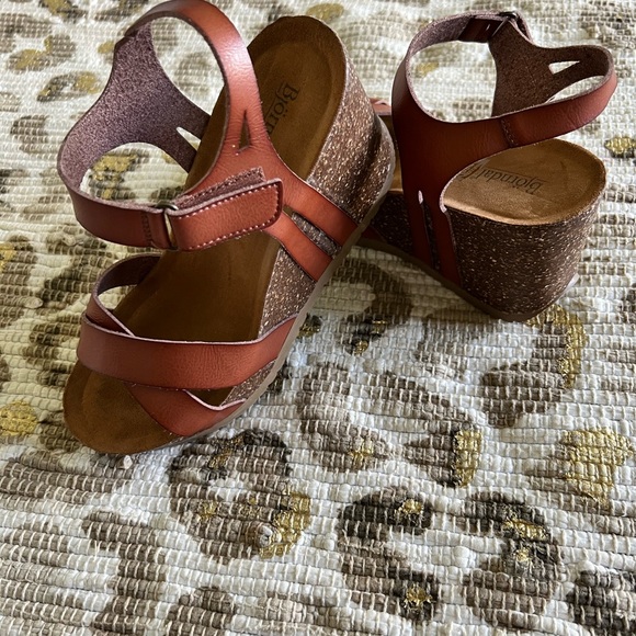 Platforms used good condition. - Picture 2 of 3